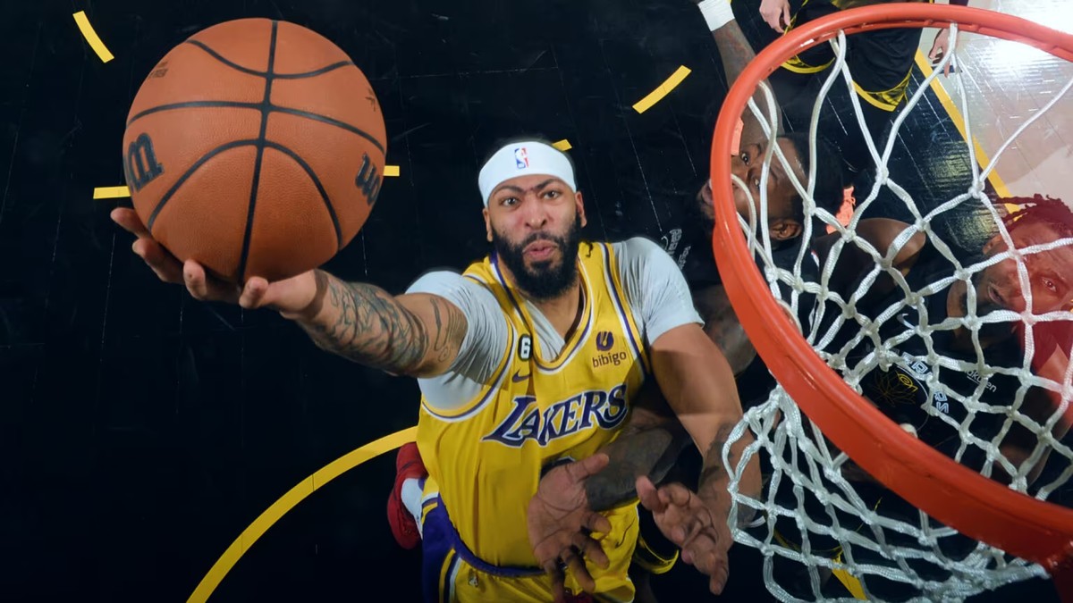 Golden State Warriors vs the Los Angeles Lakers Game 2